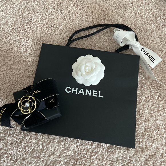 Chanel cruise collection 2023 stud earrings - Picture 7 of 16